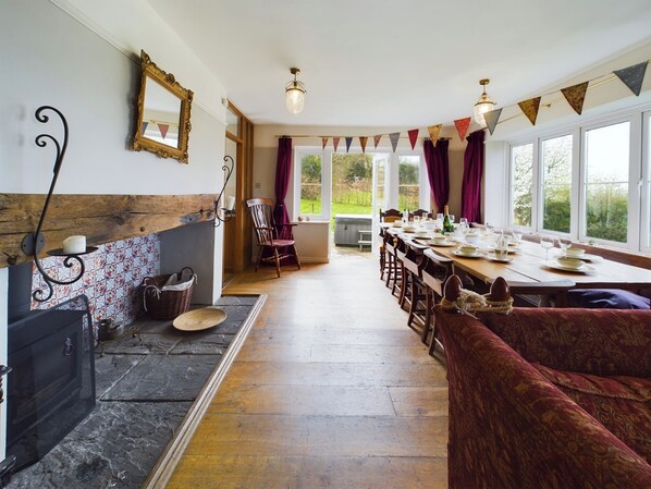 House | Interior - Country House-14guests-parking-hottub-amazingviews (Chepstow)