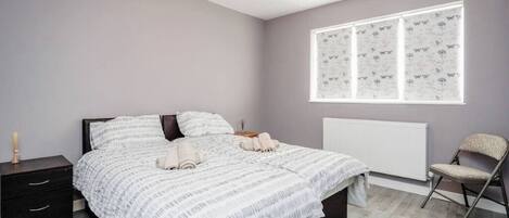 4 soveværelser, skrivebord, strygejern/strygebræt, weekendseng