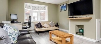 Remaj Accommodation, 4 Bedrooms, 6 Beds , sleeps 7 & free residential parking