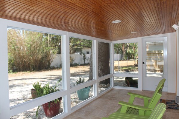 Terrace/patio - Charming 1-bedroom house with AC, WiFi in enchanting Tarpon Springs (Tarpon Springs)