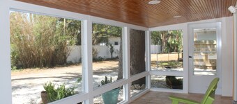Charming 1-bedroom house with AC, WiFi in enchanting Tarpon Springs