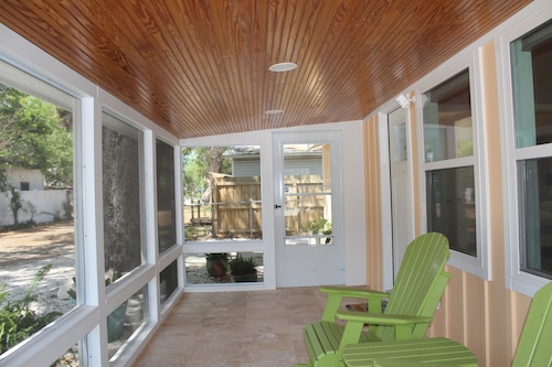 Charming 1-bedroom house with AC, WiFi in enchanting Tarpon Springs