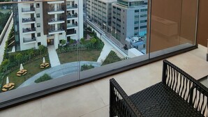A high-rise building with multiple balconies and a view of a cityscape. - Diamond Residences 2bd 2bth 11th fl. Lux Apt w/ Free Parking (Skopje)