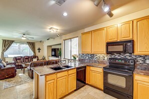 House (3 Bedrooms) | Interior