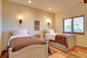 House (4 Bedrooms) | Interior - Lake & Mountain Views: Stunning Estes Park Home! (Estes Park)
