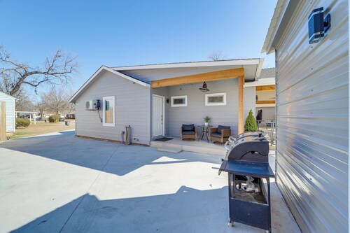 Walk to Gathering Place & Brookside: Tulsa Studio