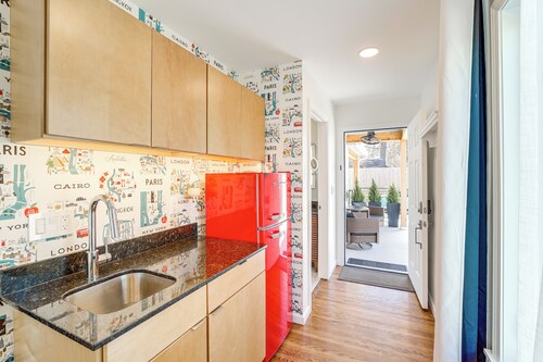 Walk to Gathering Place & Brookside: Tulsa Studio