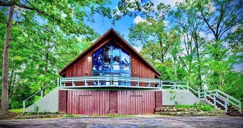 Private Lakefront Retreat - Hot Tub, Pets & Kayaks