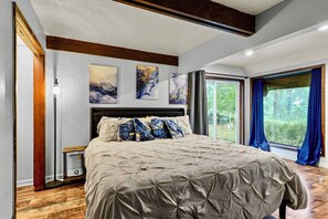 2 makuuhuonetta, työpöytä, silitysrauta/-lauta, ilmainen Wi-Fi