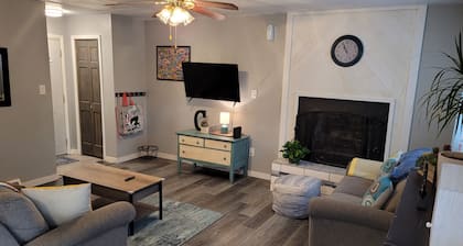 Clean & Comfortable 2 bedroom townhome with full amenities in Douglas, WY