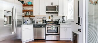 11 Mi to Marietta Square: Modern Apt w/ Yard!