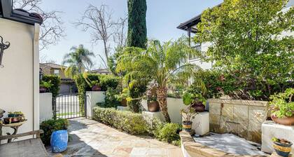 9 Mi to Beach: Pet-friendly Apt in San Diego!