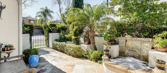 9 Mi to Beach: Pet-friendly Apt in San Diego!