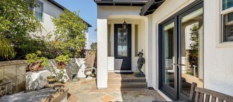 9 Mi to Beach: Pet-friendly Apt in San Diego!