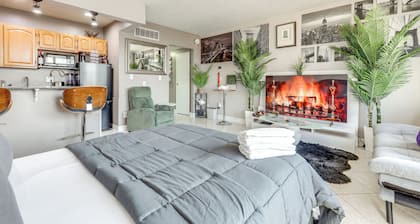 Downtown Studio w/ City Views in Jacksonville!