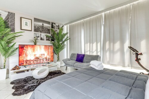 Downtown Studio w/ City Views in Jacksonville!