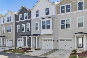 Apartment (4 Bedrooms) | Interior - Walk to Dtwn: Waterfront Eastern Shore Townhome! (Cambridge)