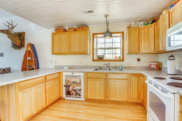 House (2 Bedrooms) | Interior