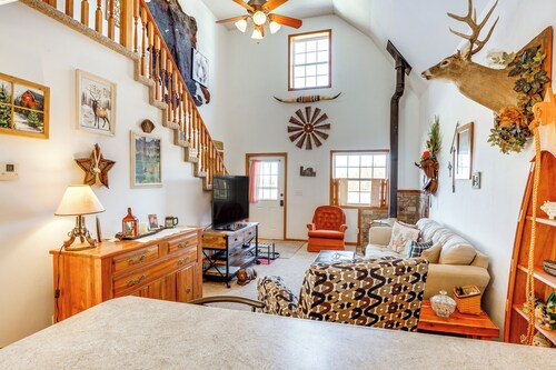 'red Barn Getaway' Chillicothe Countryside Home