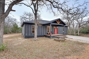 House (3 Bedrooms) | Interior - Private Deck & Forest Setting: Waelder Cabin! (Waelder)