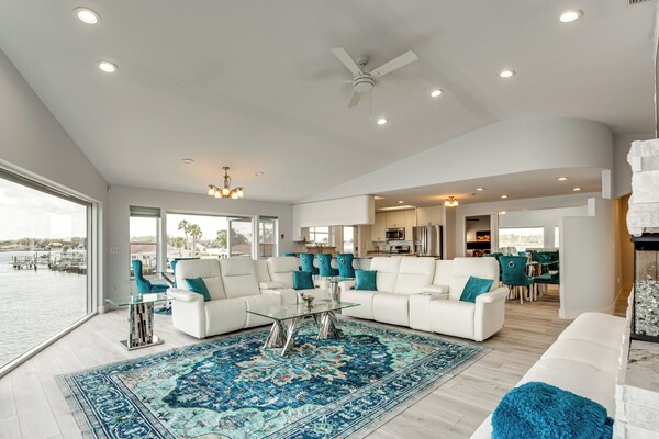 Waterfront Gem: Crystal River Family Home - Crystal River, FL