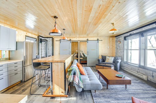Lakefront Cabin on Lake Vermilion: Dock, Boat Lift