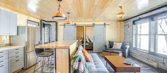 Lakefront Cabin on Lake Vermilion: Dock, Boat Lift