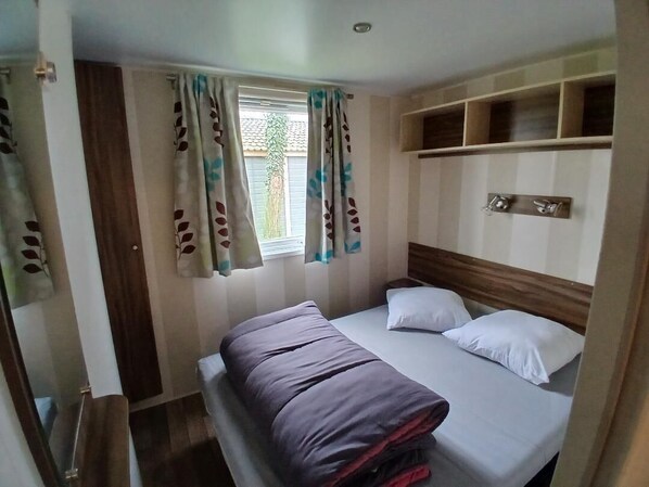 3 bedrooms, iron/ironing board