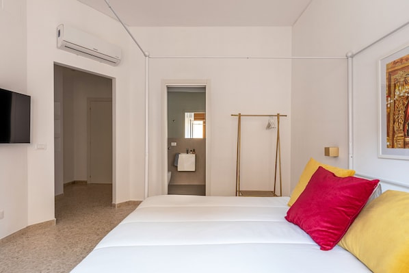 1 chambre, fer et planche à repasser, Wi-Fi gratuit, draps fournis