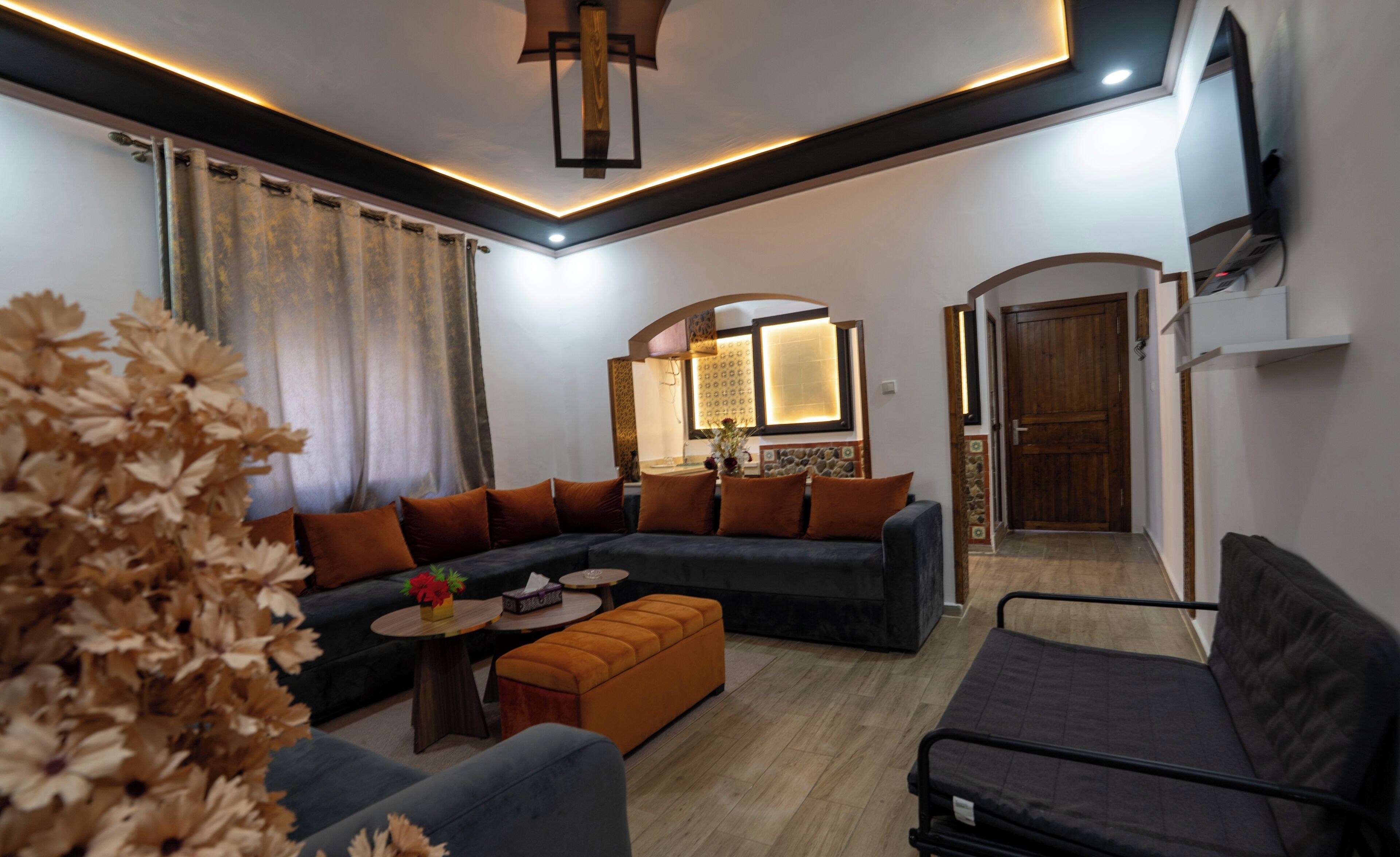 Luxury Suite | Living area | TV