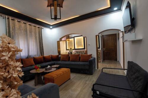 Luxury-Suite | Wohnbereich | Fernseher