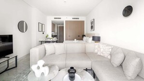 Unclassified image, 3 of 12, button - Luxury Living in Peninsula Five With Skyline View and Amazing Pool (Dubai)