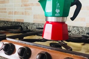 Coffee and/or coffee maker - 3-bedroom apartment 15 min walk from Colosseum for 6 people (Roma)