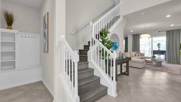 House | 5 bedrooms, Internet