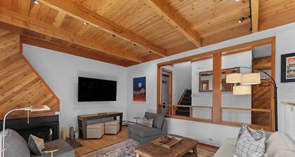 Multilevel Townhome Near the Slopes, Includes Poolhouse with Hot Tub & Sauna!