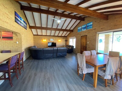 4-bedroom house in charming Cervantes walking distance to the shops or the beach