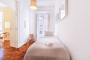 6 室のベッドルーム、アイロン / アイロン台、WiFi (無料)、ベッドシーツ