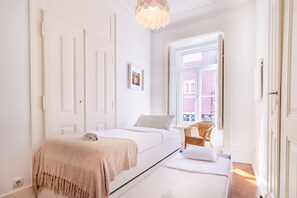 6 bedrooms, iron/ironing board, free WiFi, bed sheets