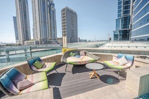 Apartment - Elegant 1BR Urban Oasis Near Dubai Mall (Dubai)