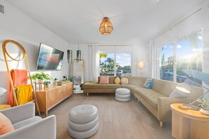 Smart TV, books - Game Lover’s Paradise: Pool, Hot Tub & Arcade (Oceanside)