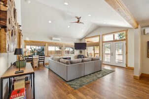 House, 3 Bedrooms | Living area | Smart TV, streaming services