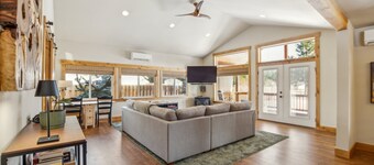 Mountain Retreat With Hot Tub, Game Room And Yard 3 Bedroom Home