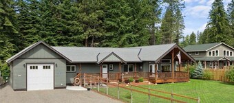 Mountain Retreat With Hot Tub, Game Room And Yard 3 Bedroom Home