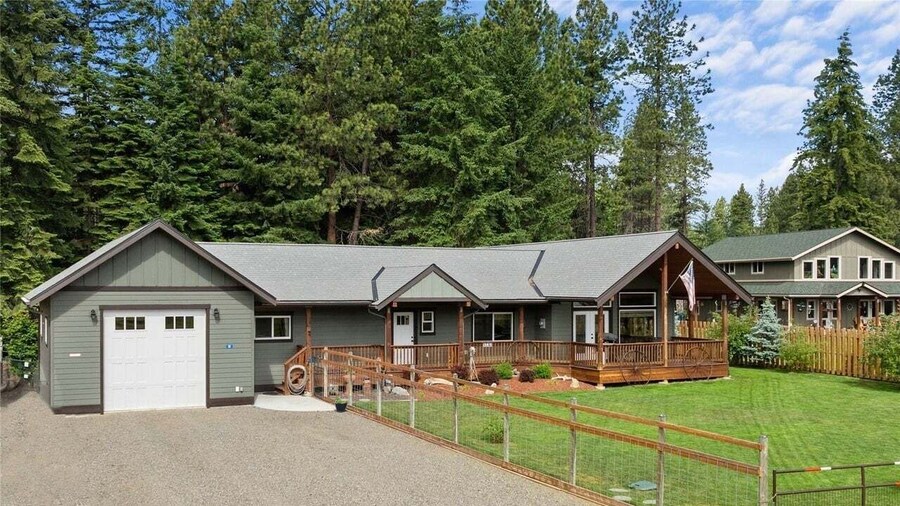 Mountain Retreat With Hot Tub, Game Room And Yard 3 Bedroom Home