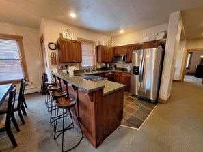 Private kitchen - 3br Red Hawk Townhome - Gondola Access 3 Bedroom Townhouse (Keystone)