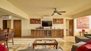 Condo, 2 habitaciones | Área de sala de estar