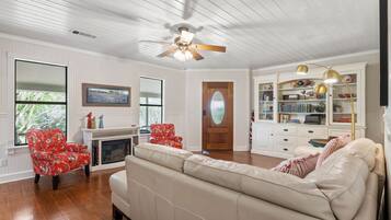 House, 3 Bedrooms | Living area | Smart TV