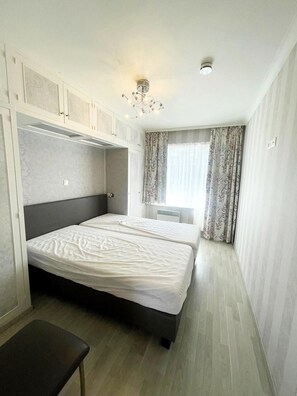 Apartment | 2 bedrooms, iron/ironing board - 2-bedroom Apartment, by the Coast (Middelkerke)