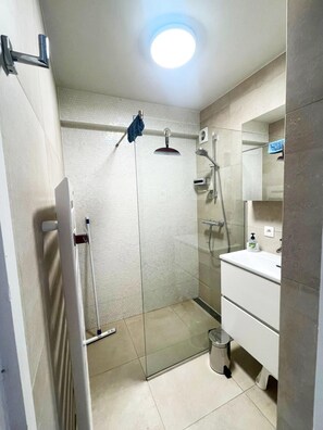 Apartment | Bathroom