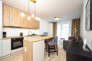 Studio Suite, Balcony | Private kitchenette - RentPlanet - Apartamenty Ceglana (Katowice)